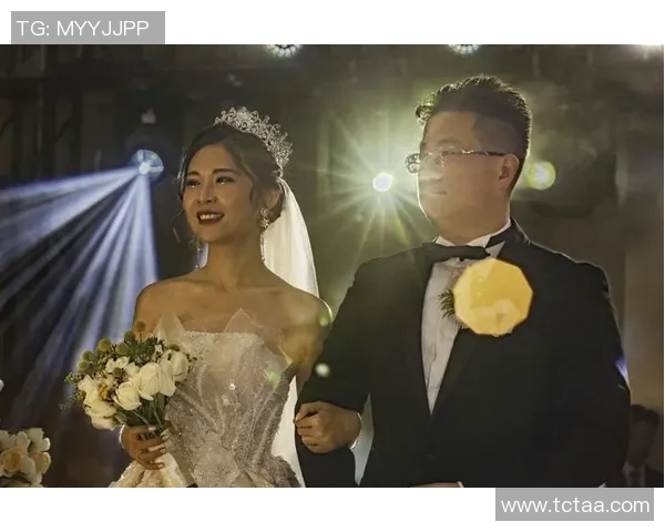 足球场上的浪漫时刻 球星约会背后的精彩瞬间